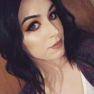 Meet your Posher, Caitlin